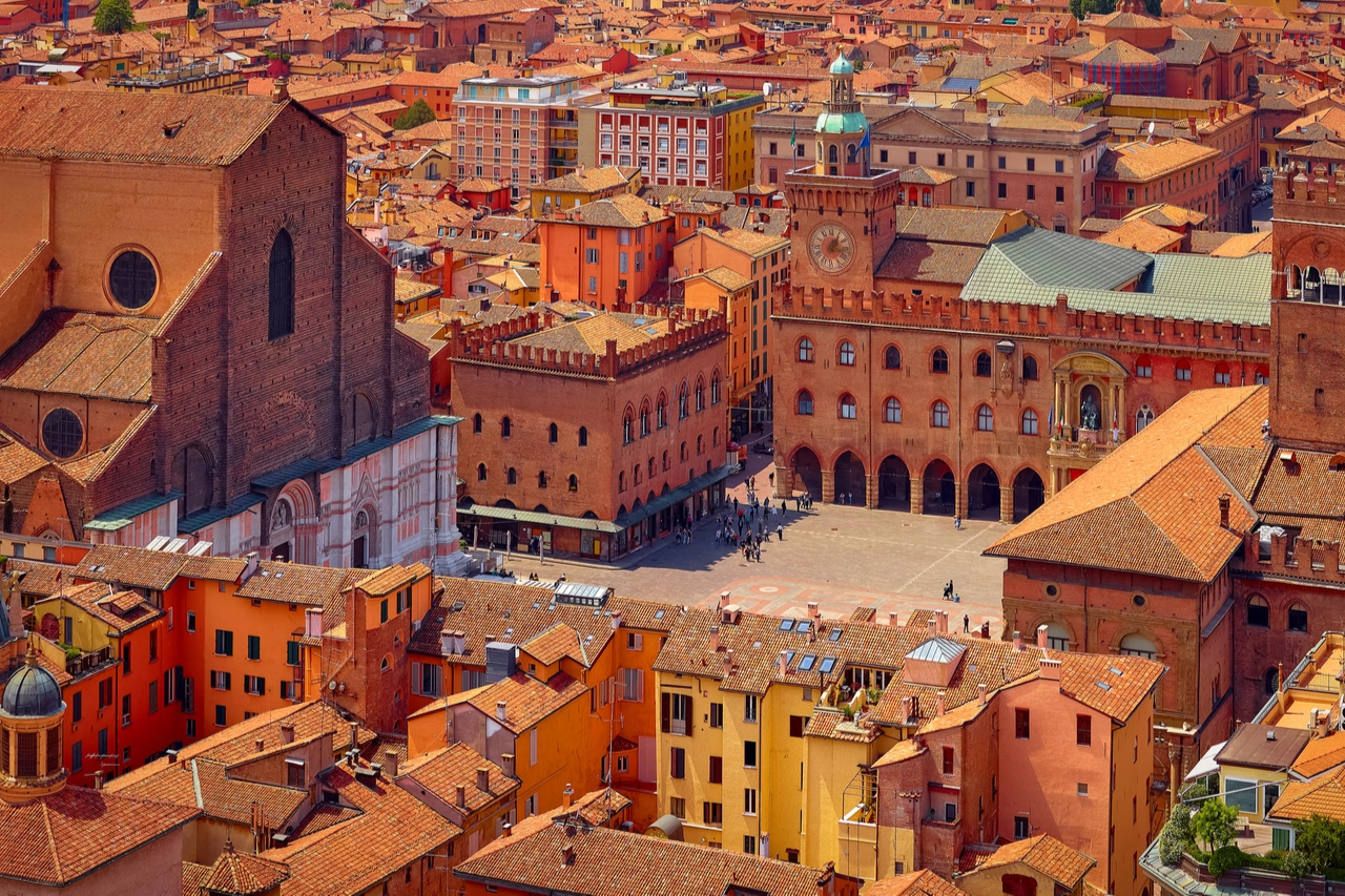 Quattro Assi per il Dossier: La Partita Italiana è Aperta — Modello Tour de France, Grande Volley Europeo e l’Offerta NFL in Arrivo